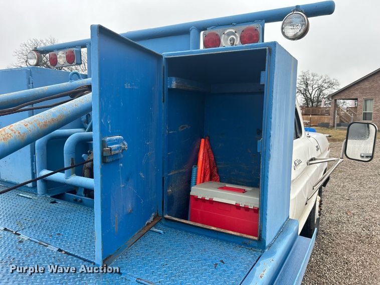 image for item DN0674 1979 Ford F350 Custom winch truck