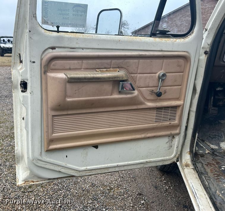 image for item DN0674 1979 Ford F350 Custom winch truck