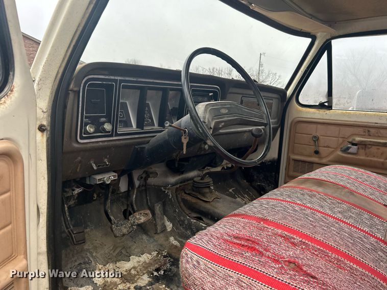 image for item DN0674 1979 Ford F350 Custom winch truck