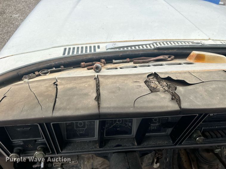 image for item DN0674 1979 Ford F350 Custom winch truck