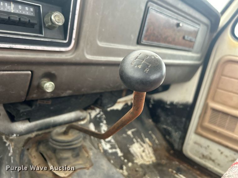 image for item DN0674 1979 Ford F350 Custom winch truck