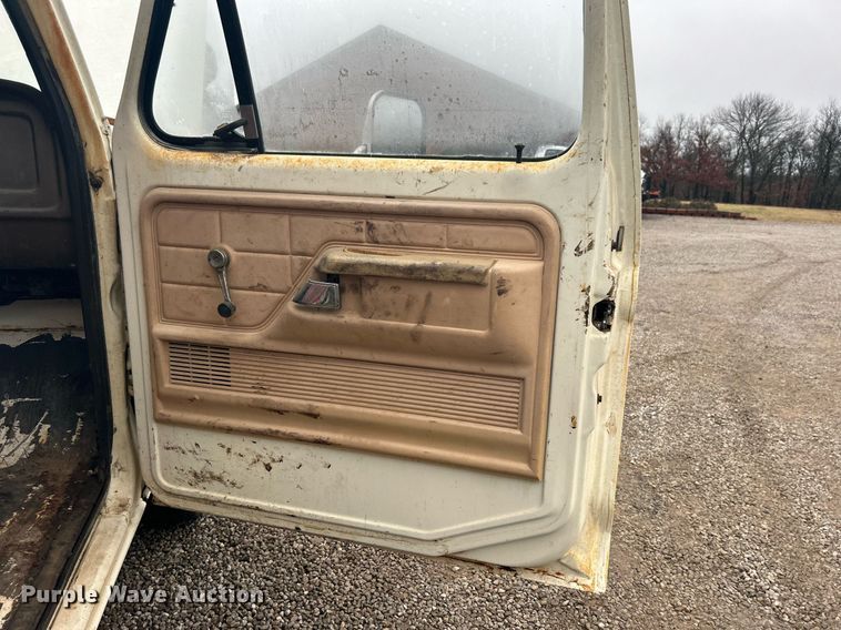 image for item DN0674 1979 Ford F350 Custom winch truck