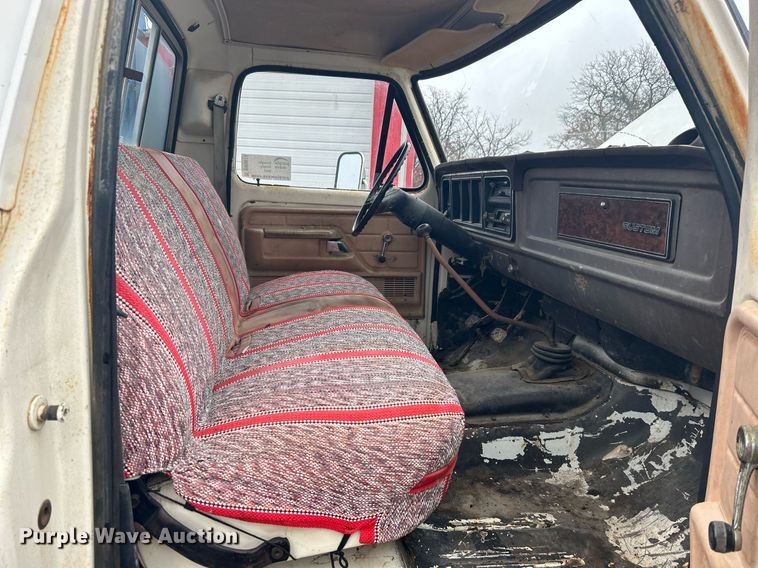 image for item DN0674 1979 Ford F350 Custom winch truck