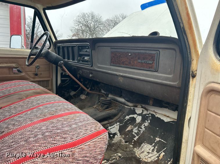 image for item DN0674 1979 Ford F350 Custom winch truck