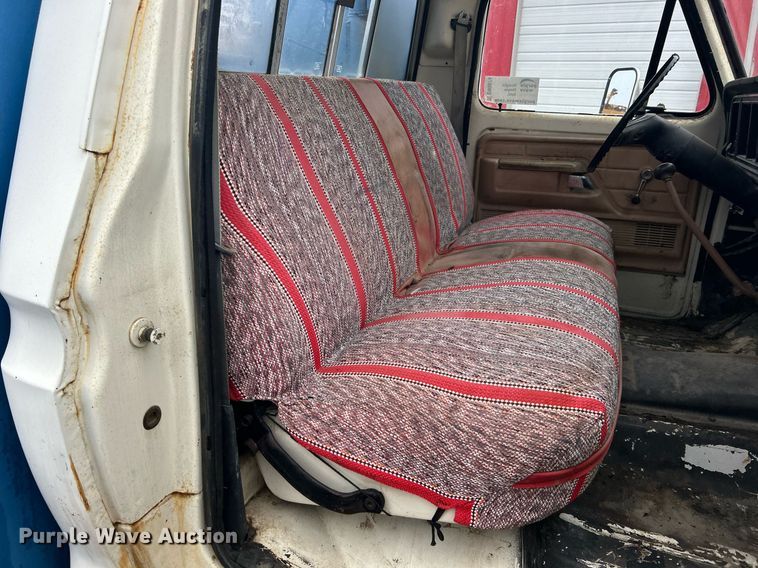 image for item DN0674 1979 Ford F350 Custom winch truck