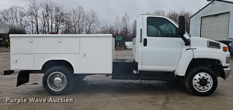 image for item DN7131 2004 Chevrolet  C5500 utility / service truck