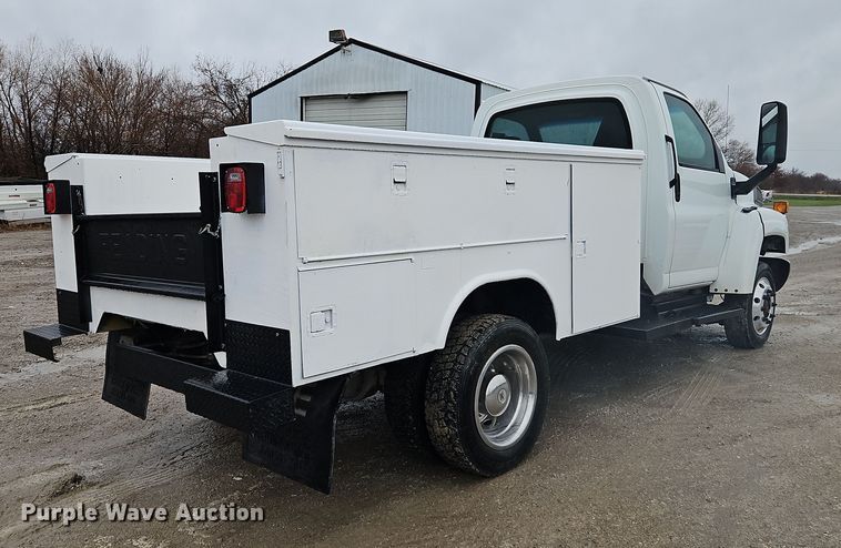 image for item DN7131 2004 Chevrolet  C5500 utility / service truck