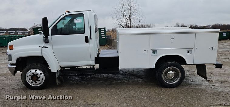 image for item DN7131 2004 Chevrolet  C5500 utility / service truck