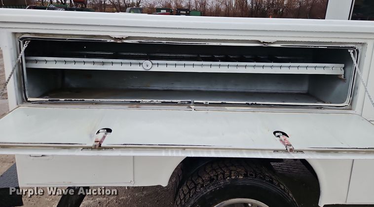 image for item DN7131 2004 Chevrolet  C5500 utility / service truck