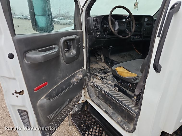 image for item DN7131 2004 Chevrolet  C5500 utility / service truck