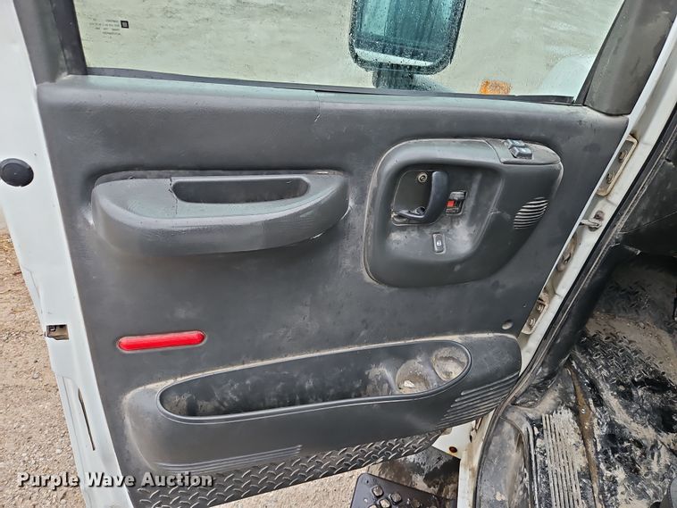 image for item DN7131 2004 Chevrolet  C5500 utility / service truck