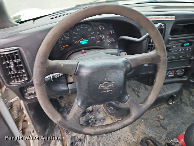 image for item DN7131 2004 Chevrolet  C5500 utility / service truck