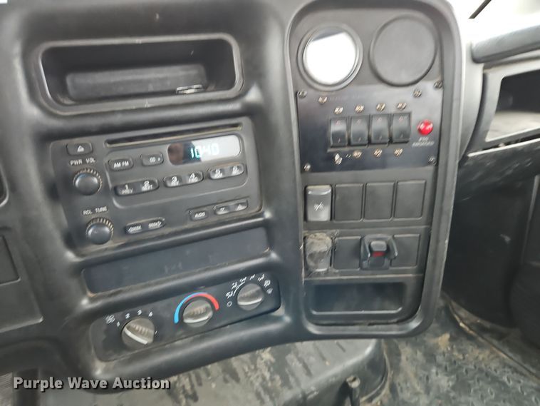 image for item DN7131 2004 Chevrolet  C5500 utility / service truck