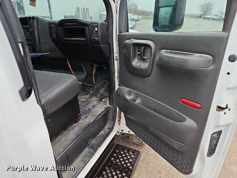 image for item DN7131 2004 Chevrolet  C5500 utility / service truck
