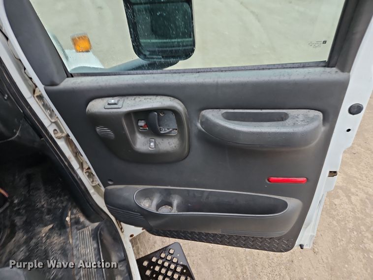 image for item DN7131 2004 Chevrolet  C5500 utility / service truck