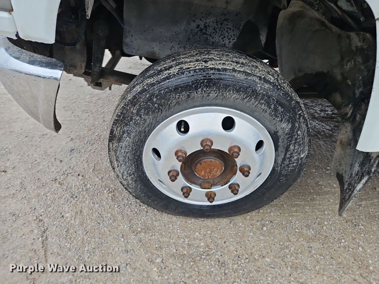 image for item DN7131 2004 Chevrolet  C5500 utility / service truck