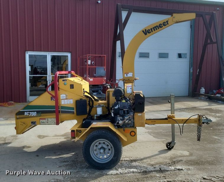 image for item DO4793 2016 Vermeer BC700XL wood chipper