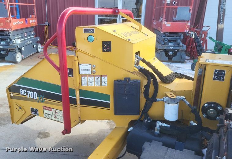 image for item DO4793 2016 Vermeer BC700XL wood chipper