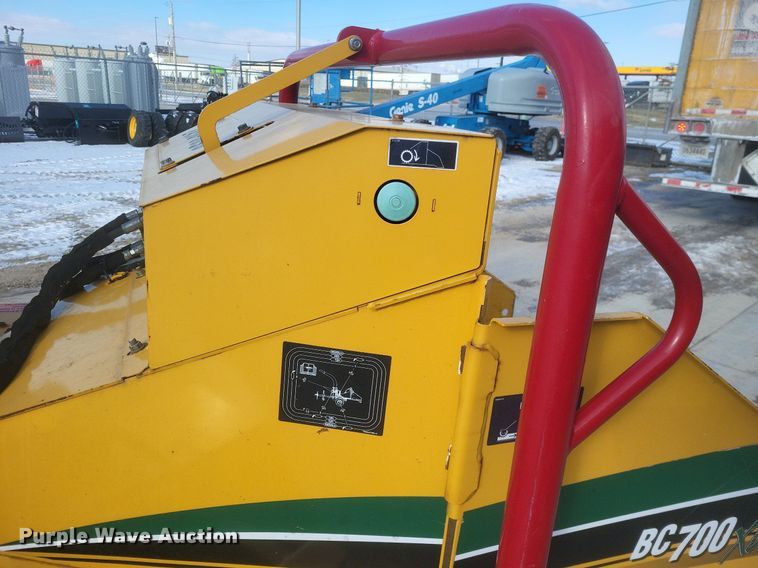 image for item DO4793 2016 Vermeer BC700XL wood chipper