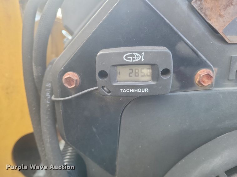 image for item DO4793 2016 Vermeer BC700XL wood chipper