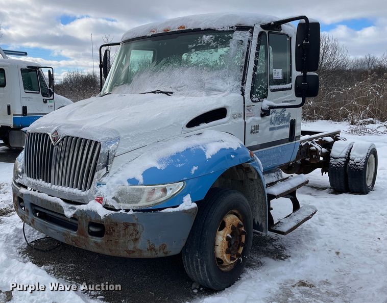 image for item DP0283 2007 International  4300 truck cab and chassis