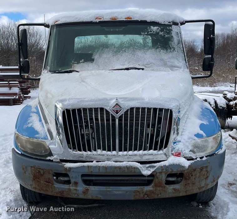 image for item DP0283 2007 International  4300 truck cab and chassis