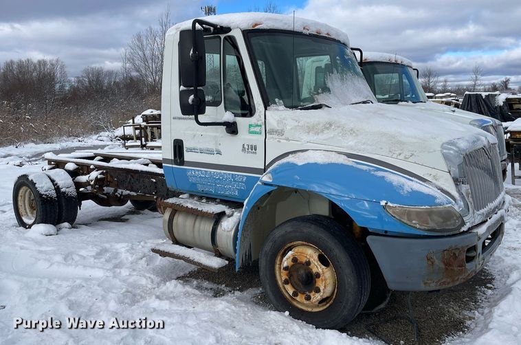 image for item DP0283 2007 International  4300 truck cab and chassis