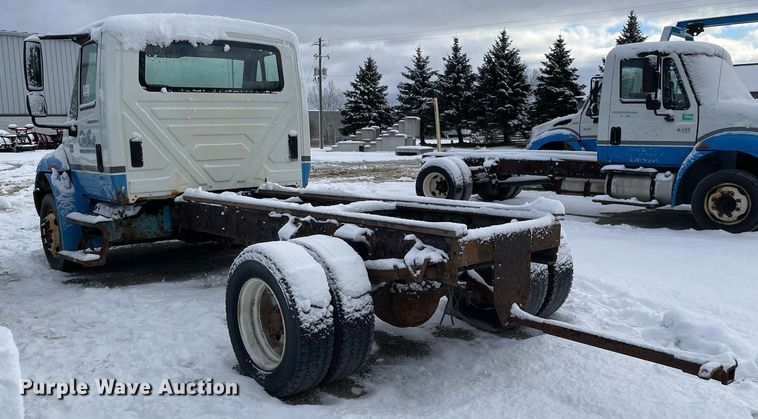 image for item DP0283 2007 International  4300 truck cab and chassis