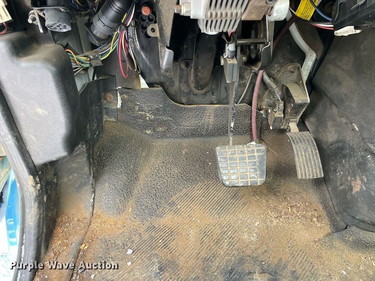 image for item DP0283 2007 International  4300 truck cab and chassis