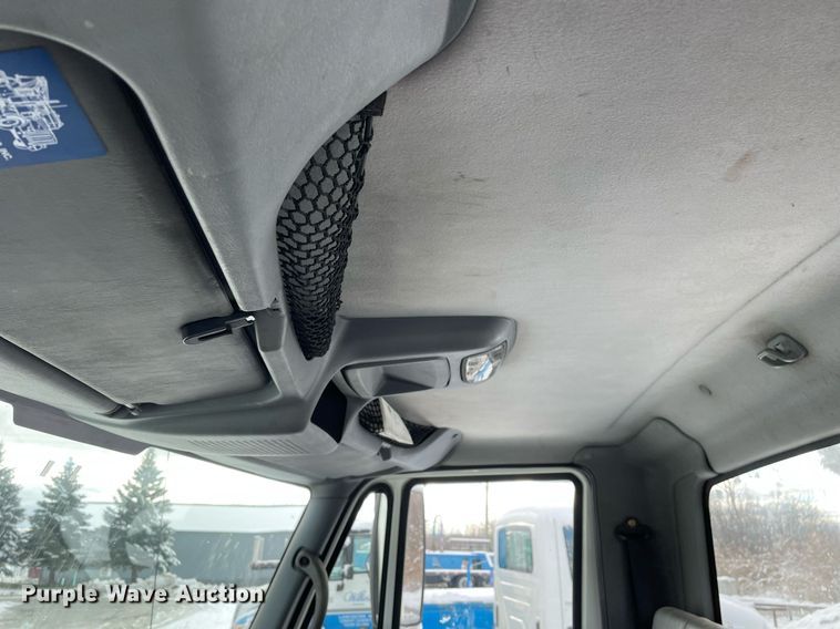 image for item DP0283 2007 International  4300 truck cab and chassis