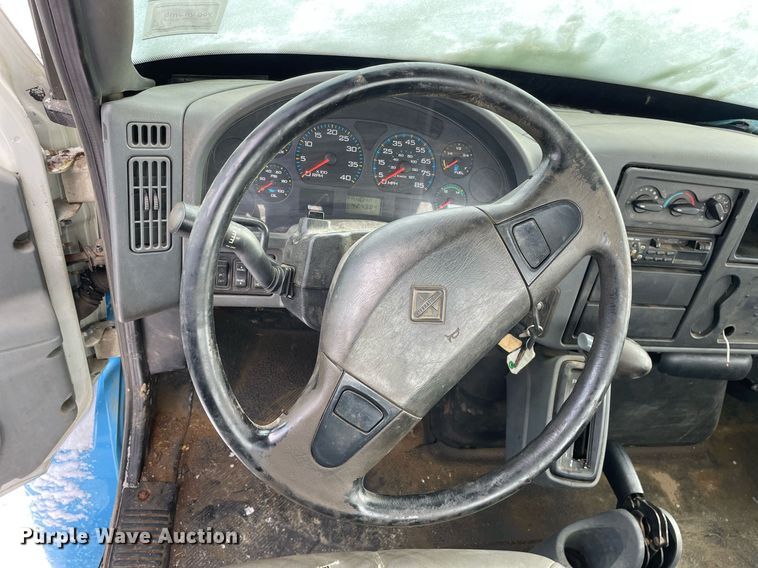 image for item DP0283 2007 International  4300 truck cab and chassis