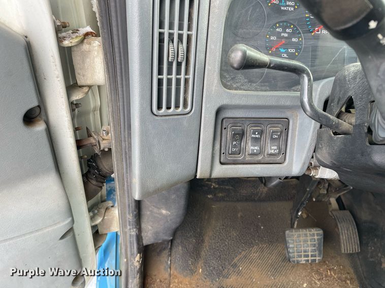 image for item DP0283 2007 International  4300 truck cab and chassis