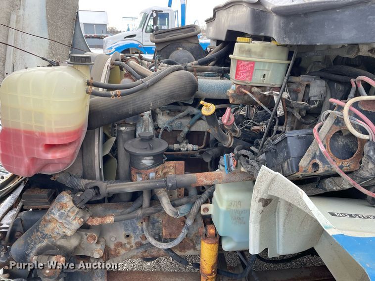 image for item DP0283 2007 International  4300 truck cab and chassis