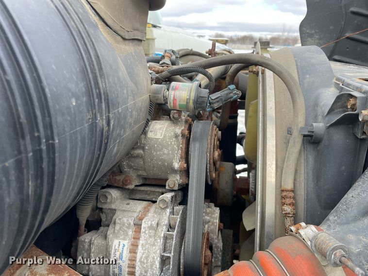 image for item DP0283 2007 International  4300 truck cab and chassis