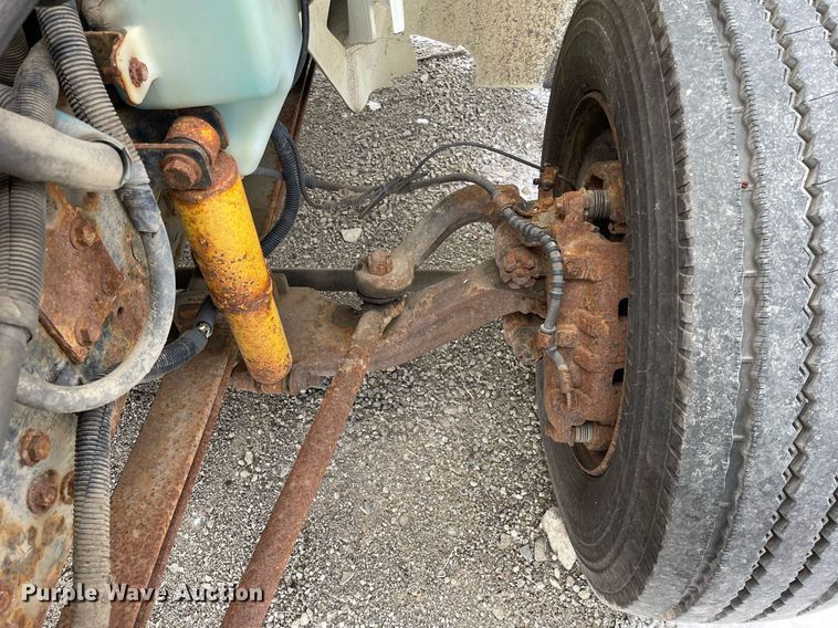 image for item DP0283 2007 International  4300 truck cab and chassis