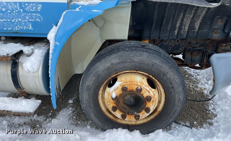 image for item DP0283 2007 International  4300 truck cab and chassis