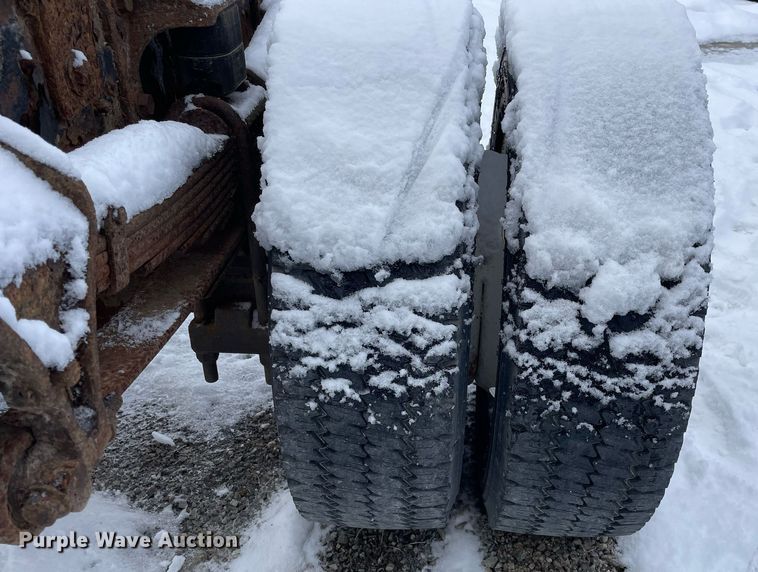 image for item DP0283 2007 International  4300 truck cab and chassis