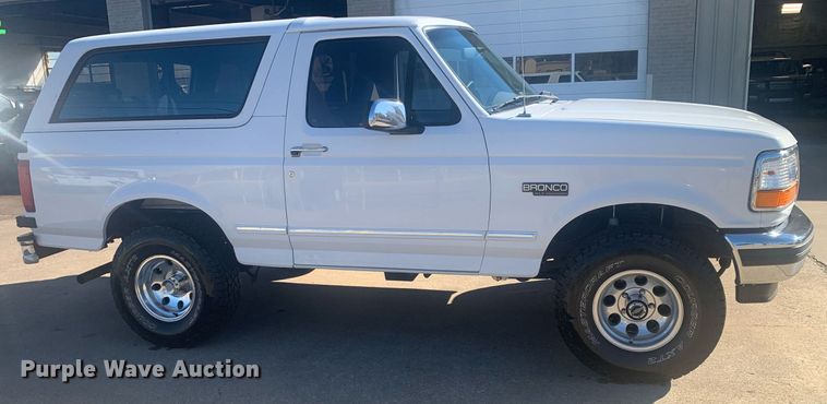 image for item DP8833 1996 Ford Bronco XLT SUV