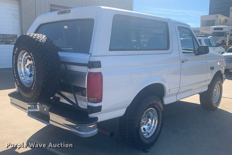 image for item DP8833 1996 Ford Bronco XLT SUV