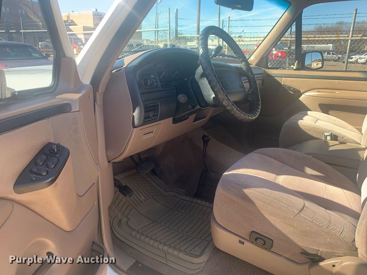 image for item DP8833 1996 Ford Bronco XLT SUV