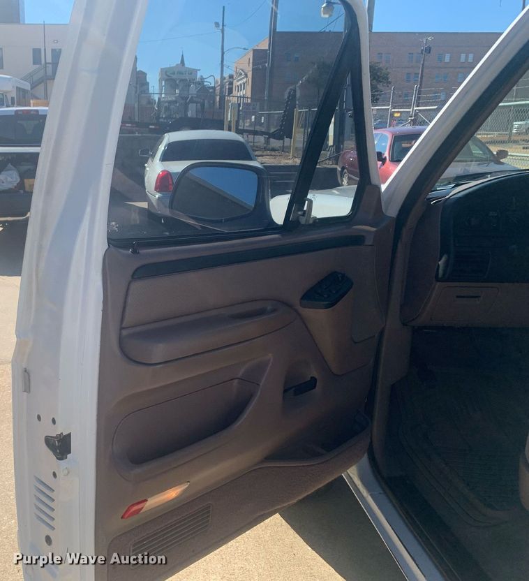 image for item DP8833 1996 Ford Bronco XLT SUV