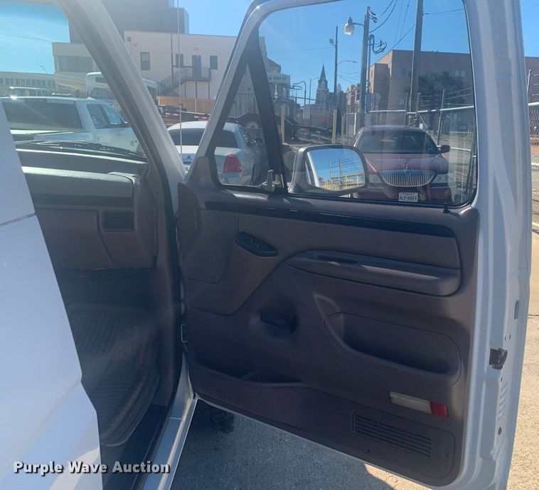 image for item DP8833 1996 Ford Bronco XLT SUV