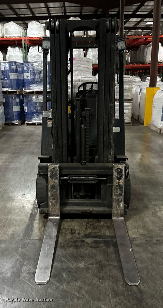 image for item DW2950 Yale GLC060TGNUAE084 forklift