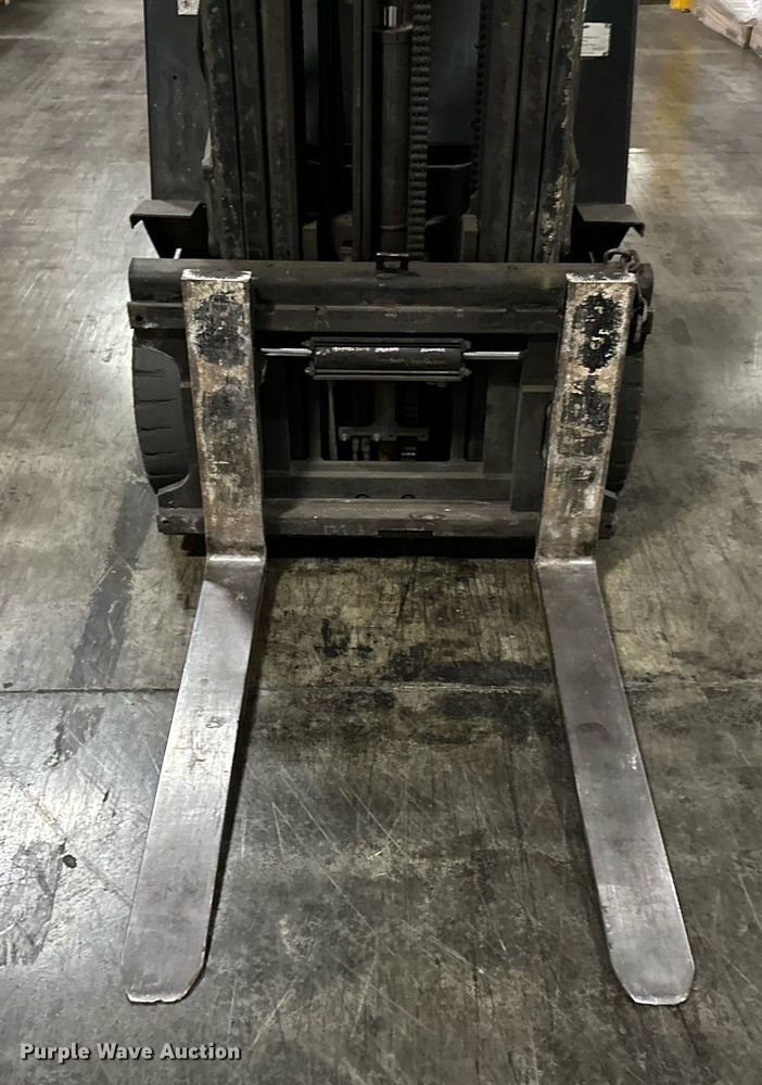 image for item DW2950 Yale GLC060TGNUAE084 forklift