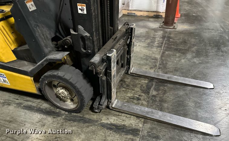 image for item DW2950 Yale GLC060TGNUAE084 forklift