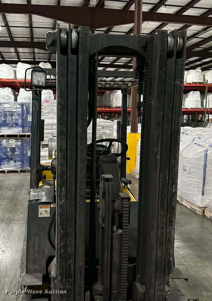 image for item DW2950 Yale GLC060TGNUAE084 forklift