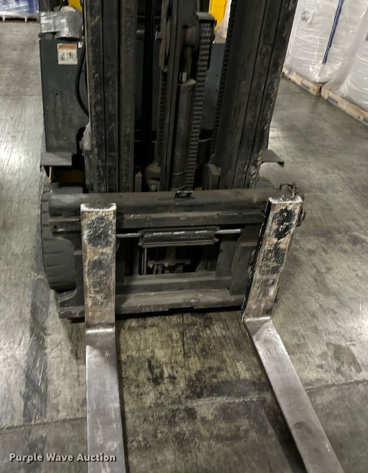 image for item DW2950 Yale GLC060TGNUAE084 forklift