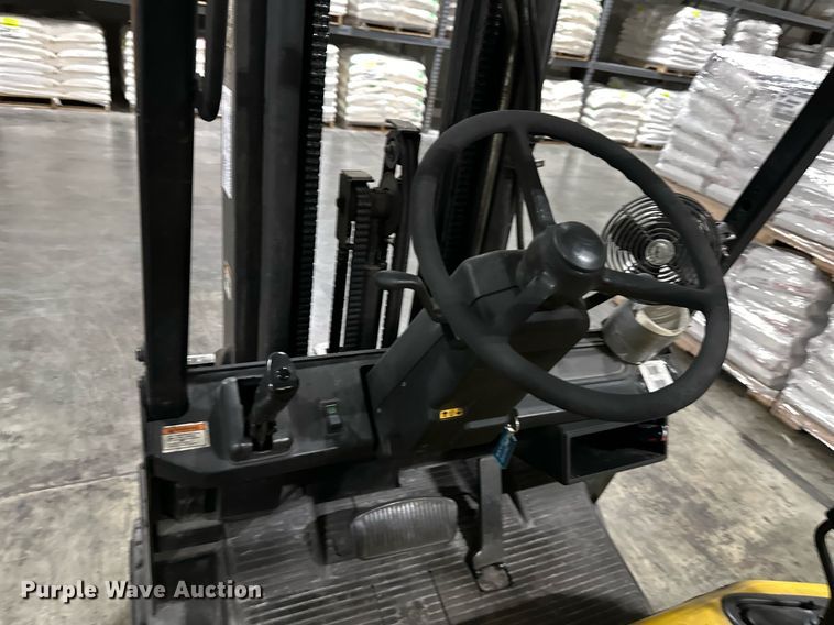 image for item DW2950 Yale GLC060TGNUAE084 forklift