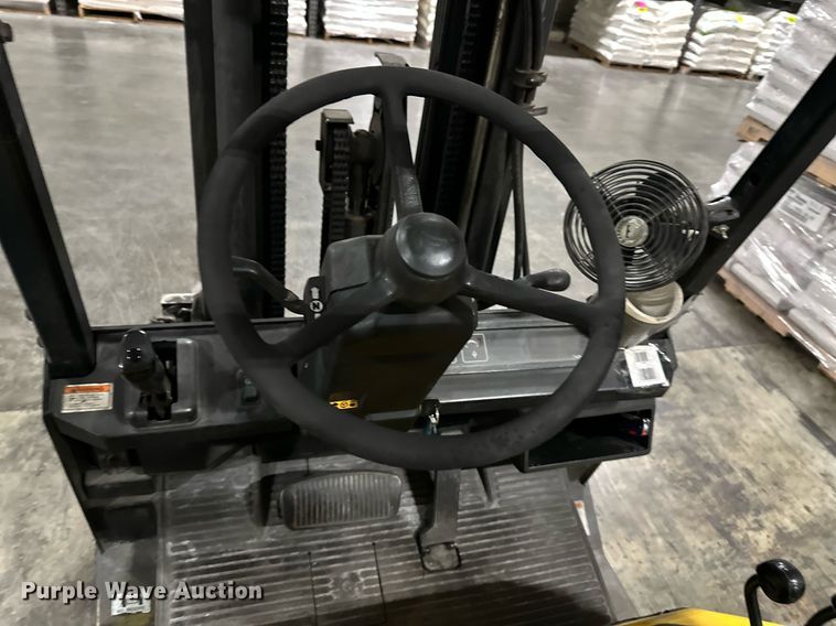 image for item DW2950 Yale GLC060TGNUAE084 forklift
