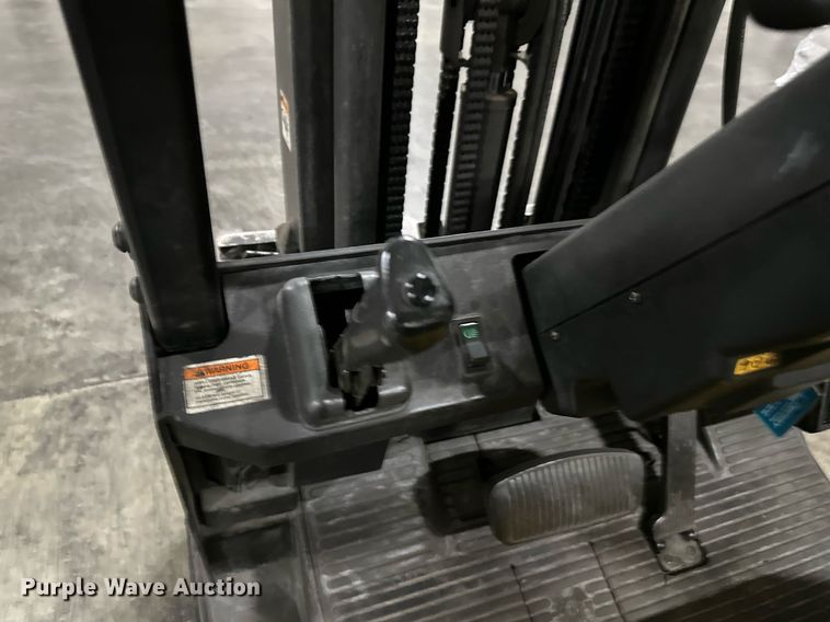 image for item DW2950 Yale GLC060TGNUAE084 forklift